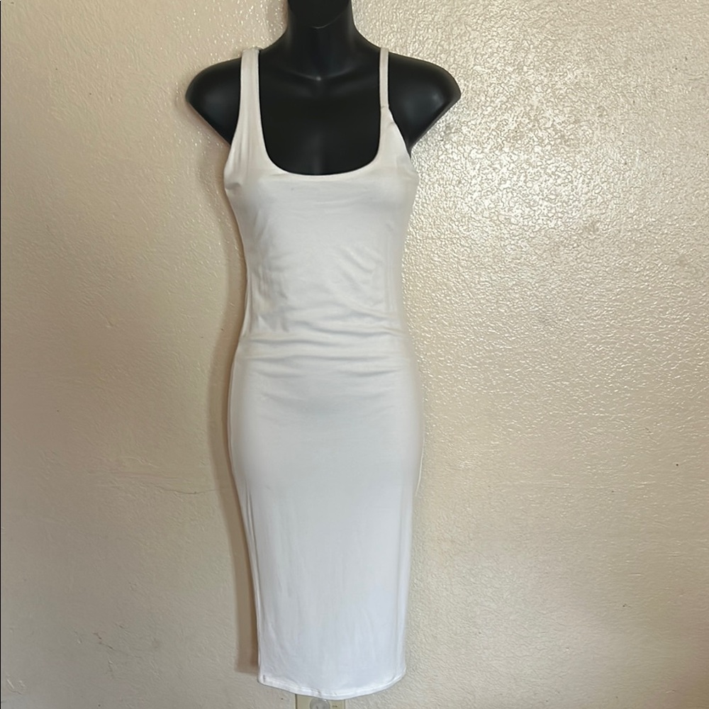 Elegant White Sleeveless Dress